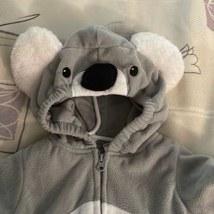 Kola Carters Costume